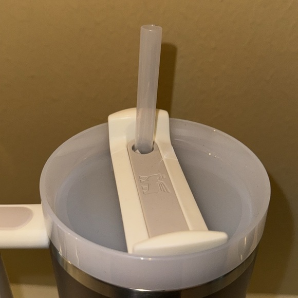 Stanley Quencher 2.0 FlowState 40 oz Tumbler - Picture 3 of 4